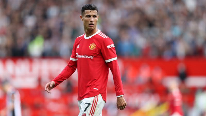 Cristiano Ronaldo se pronuncia após ser afastado pelo Manchester