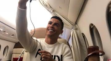 Cristiano Ronaldo posa com carro de luxo após título - Instagram