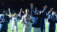 Jogadores do Cruzeiro comemorando com os braços para cima - Staff Images/Cruzeiro/Flickr