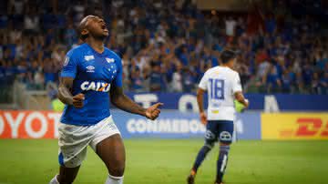 Sassá celebrando gol pelo Cruzeiro - Vinnicius Silva / Getty Images