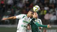 Joaquim Henrique, do Cuiabá, e Breno Lopes, do Palmeiras, brigando por bola aérea - Cesar Greco / Flickr Palmeiras