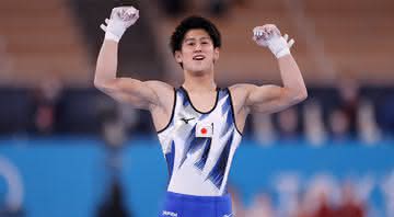 Daiki Hashimoto após vitória na ginástica individual geral masculina em Tokyo 2020 - Getty Images