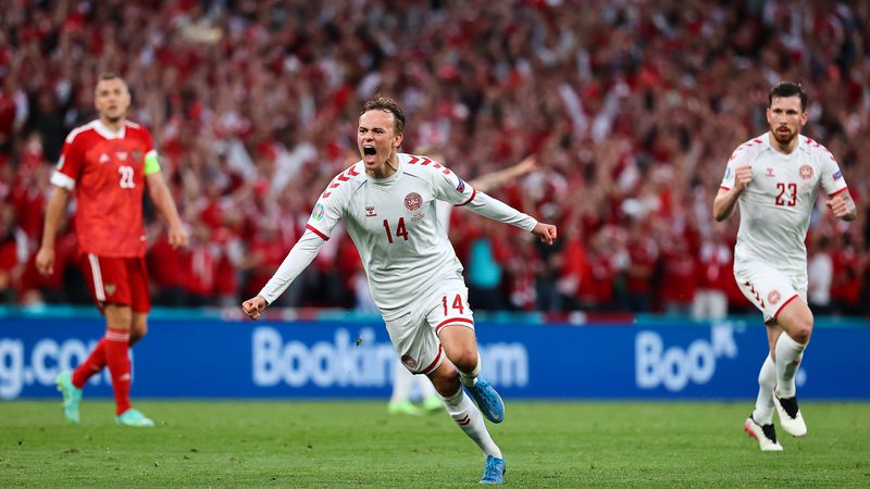Damsgaard comemorando seu lindo gol na Euro - Getty Images