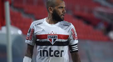 Líder do São Paulo, Daniel Alves lamentou a dura derrota - GettyImages