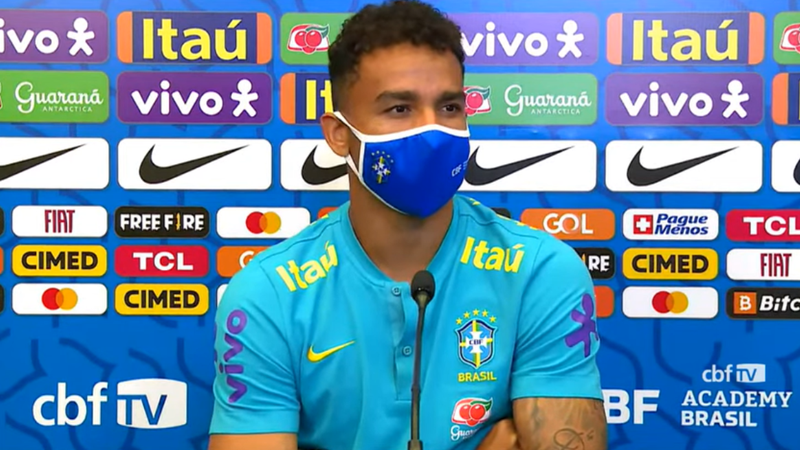 Danilo lamenta suspensão de Brasil x Argentina: “Tínhamos a convicção de que aconteceria a partida” - YouTube/ CBF TV