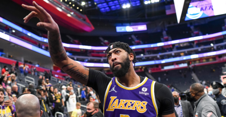 Anthony Davis se destaca em vitória dos Lakers sobre os Pistons - Getty Images
