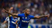 Dedé comemorando gol pelo Cruzeiro - GettyImages