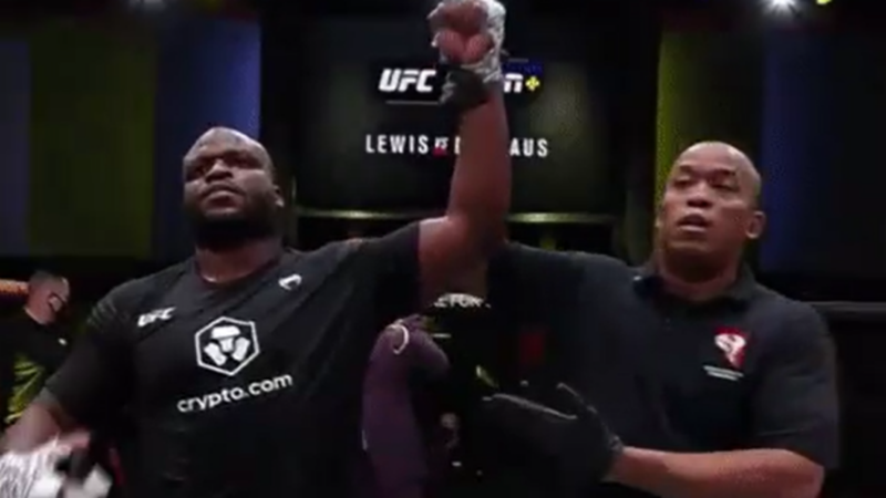 UFC Vegas 45: Derrick Lewis vence Chris Daukaus por nocaute - Twitter/ UFC