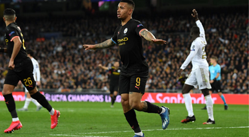 Gabriel Jesus comemorando gol com a camisa do Manchester City - GettyImages