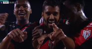 Jogadores do Atlético-GO comemorando gol - Transmissão Premiere FC