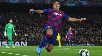 Suárez em ação com a camisa do Barcelona - GettyImages