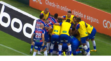 Jogadores do Fortaleza comemorando gol - Transmissão Premiere FC