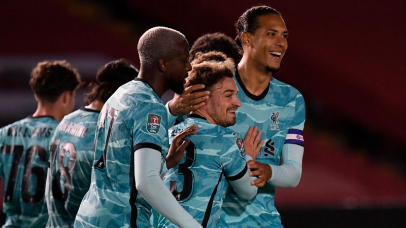 Shaqiri e Van Dijk comemorando gol do Liverpool - GettyImages