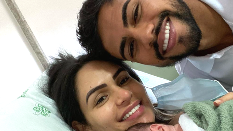 Lateral faz parto da própria filha em saguão de prédio no Recife e relata experiência - Instagram