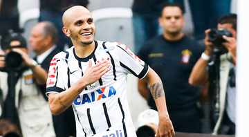 Corinthians anuncia o retorno de Fábio Santos ao clube - GettyImages