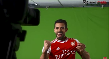 Pablo Marí dança Ricky Martin em trote do Arsenal - Transmissão Arsenal