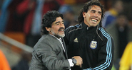 Tevez e Maradona juntos na Copa de 2010 - GettyImages
