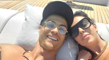 Cristiano Ronaldo da aliança de diamantes para namorada e reacende especulações sobre casamento - Instagram