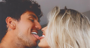 Gabriel Medida é filmado por Yasmin Brunett em momento fofura com mascote do casal - Instagram