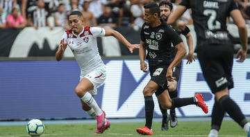 Fluminense e Botafogo se enfrentando no Campeonato Brasileiro de 2019 - LUCAS MERÇON/ FLUMINENSE F.C.