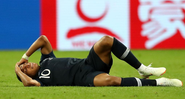 Mbappé sofre entrada violenta e deixa a final da Copa da França com dores - GettyImages