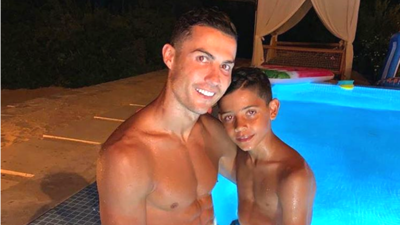 Cristiano Ronaldo publica vídeo de treino com o filho e se gaba da habilidade do garoto - Instagram