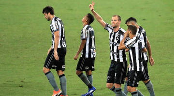 Zagueiro do Botafogo lamenta saída de Joel Carli e desabafa - GettyImages