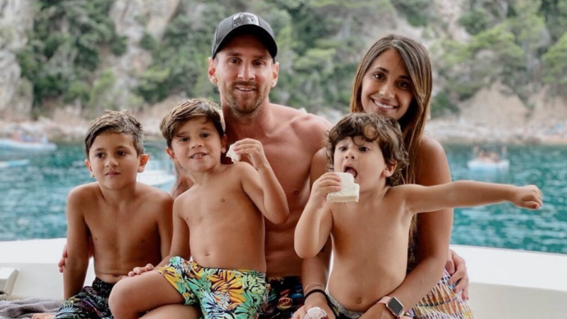 Família de Messi adota filhote de Poodle e apresenta novo membro nas redes sociais - Reprodução/Instagram