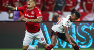 Bruno Henrique e Paolo Guerrero em partida entre Internacional e Flamengo - GettyImages