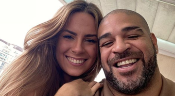 Acabou o romance? Adriano Imperador apaga fotos com a namorada e deixa de seguir nas redes sociais - Reprodução/Instagram