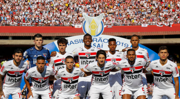 Jogadores do São Paulo recebem camisas comemorativas em alusão aos feitos históricos do clube - GettyImages