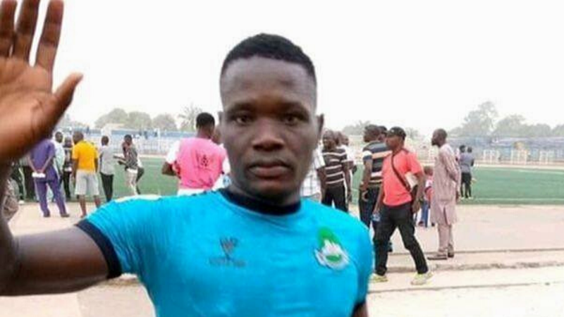 Jogador nigeriano morre após cair durante partida - Transmissão