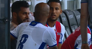 Goleiro Glédson mostra rosto machucado após confusão em clássico - transmissão TV Avaí