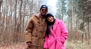 Douglas Costa e Nathália Felix posando para a foto em um dia frio - Reprodução/Instagram