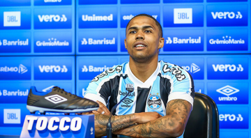 Douglas Costa durante a apresentação no Grêmio - Lucas Uebel / Grêmio FBPA / Flickr