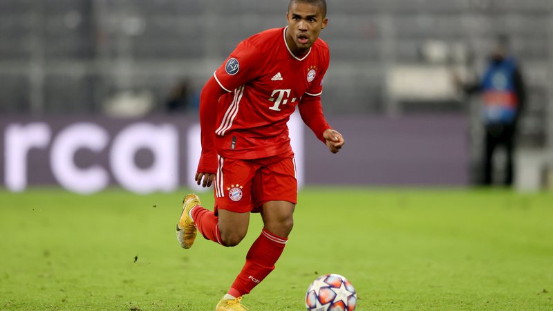 Douglas Costa atuando pelo Bayern de Munique - Getty Images
