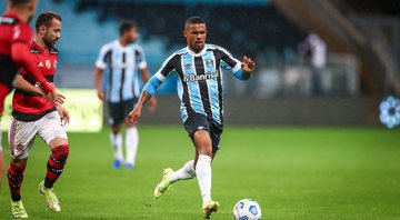 Grêmio confirma lesão de Douglas Costa após derrota para Flamengo - LUCAS UEBEL/GREMIO FBPA/GRÊMIO
