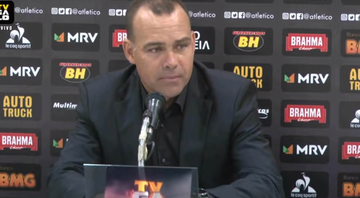 Ex-treinador do Atlético MG rebateu as críticas que recebeu do meio-campista - TV Galo