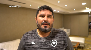 Recuperado da Covid-19, Barroca manda recado à torcida do Botafogo: “Vamos fazer um campeonato de recuperação” - Reprodução/ YouTube