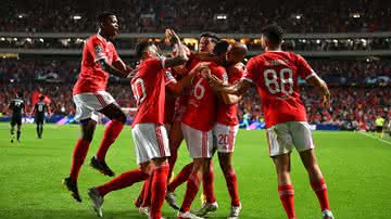 Jogadores do Benfica comemorando vitória - Octavio Passos / Getty Images