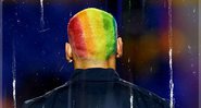 Goleiro pinta o cabelo com as cores do arco-íris - Reprodução Twitter