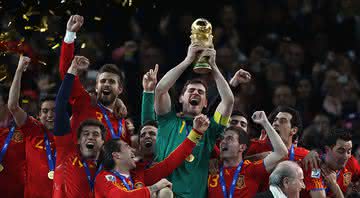 Casillas foi o capitão que levantou a taça na Copa do Mundo de 2010 - Getty Images