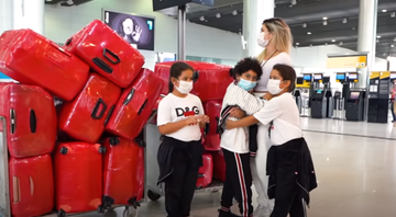 Esposa de Dentinho sendo barrada no aeroporto - Transmissão Youtube /  Dani Souza