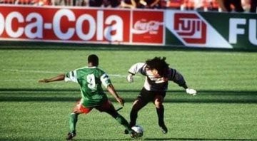 Higuita lembra drible mal-sucedido para conscientizar sobre a Covid-19 - Transmissão FIFA TV