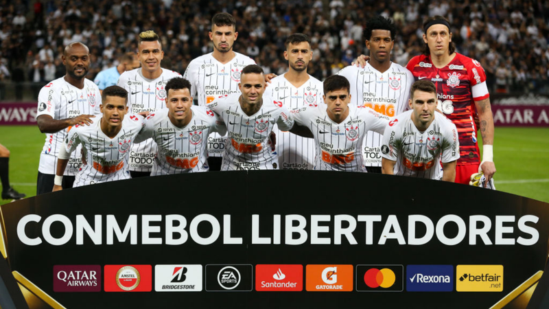 Jogadores do Corinthians posando para a foto da Libertadores - GettyImages