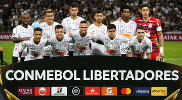 Jogadores do Corinthians posando para a foto da Libertadores - GettyImages