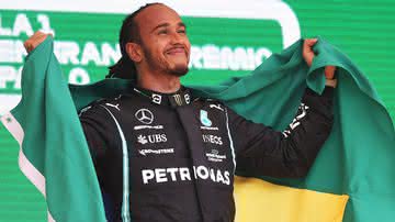 Lewis Hamilton na F1 com a bandeira do Brasil - Getty Images