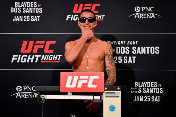 Felipe Colares durante pesagem do UFC - Getty Images