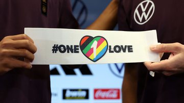 Braçadeira #OneLove, utilizada pelas seleções europeias - Alex Grimm / Getty Images