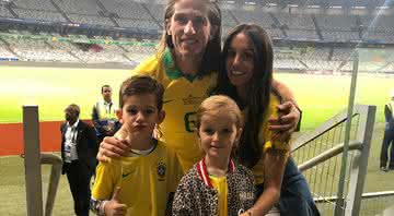 Filipe Luís com a família (Crédito: Reprodução/Instagram)